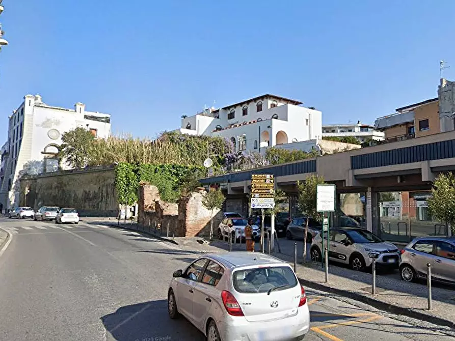 Immagine 12 di Locale commerciale in affitto  in Corso Nicola Terracciano 10 a Pozzuoli