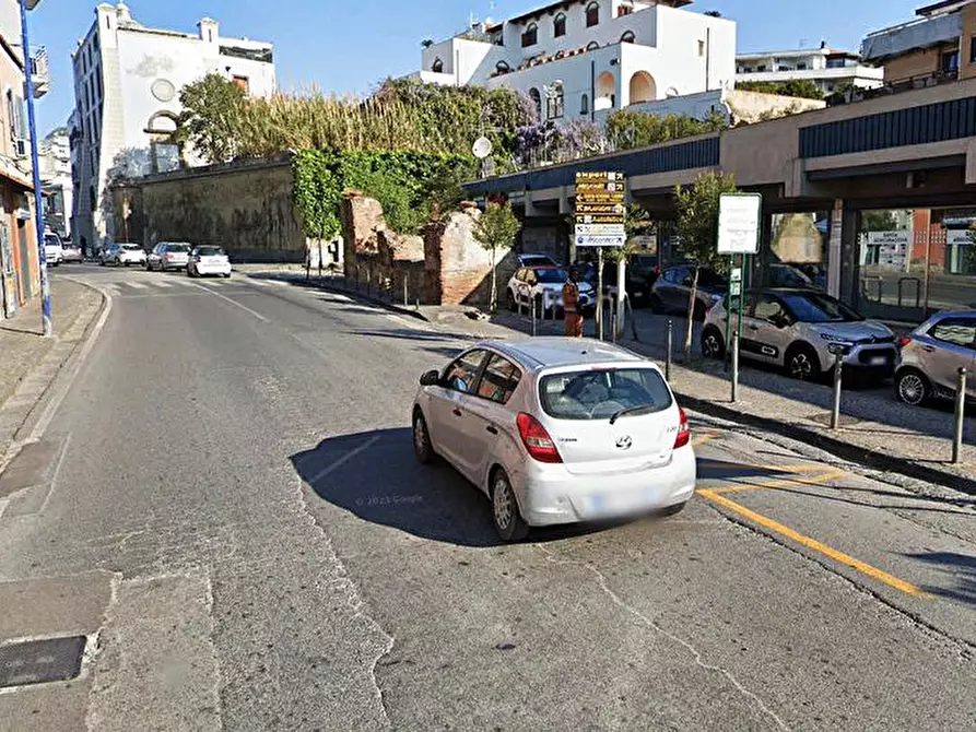 Immagine 16 di Locale commerciale in affitto  in Corso Nicola Terracciano 10 a Pozzuoli