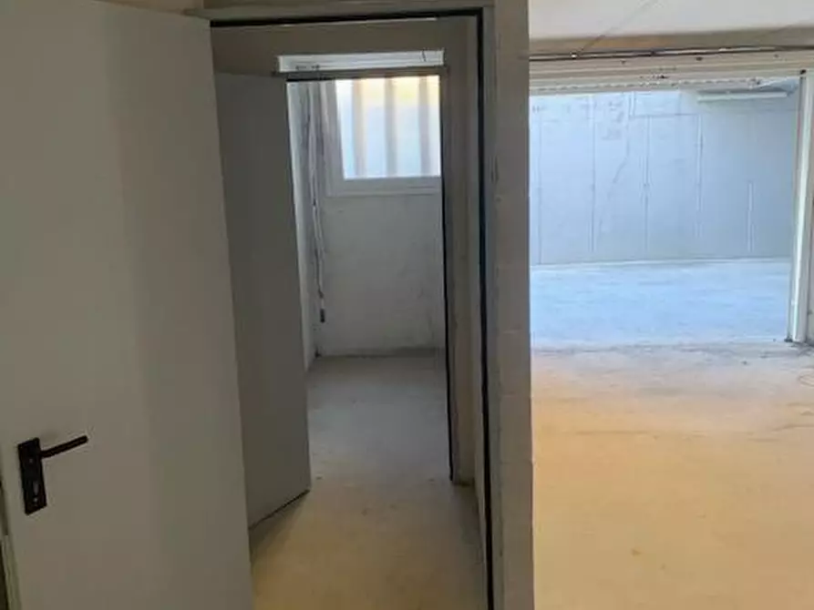 Immagine 3 di Garage in affitto  in Via Vezzi 1 a Nervesa Della Battaglia