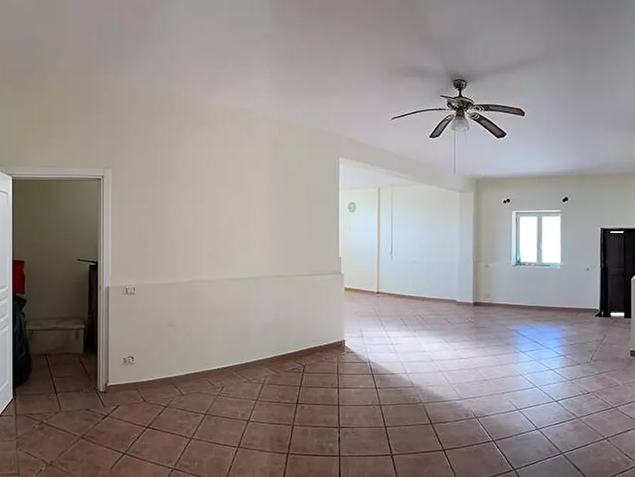 Immagine 43 di Villa in vendita  in Via Masseria Vecchia snc a Giugliano In Campania