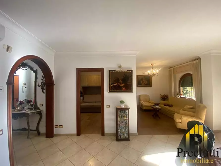 Immagine 6 di Villa in vendita  in VIA PIETRO UBALDO ANGELETTI 58 a Roma