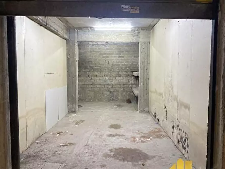 Immagine 8 di Box auto in vendita  in VIA BRAVETTA  256 a Roma