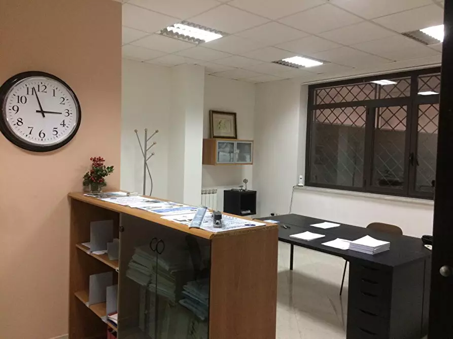 Immagine 3 di Ufficio in affitto  in Via Gabriele D'Annunzio  38 a Giugliano In Campania