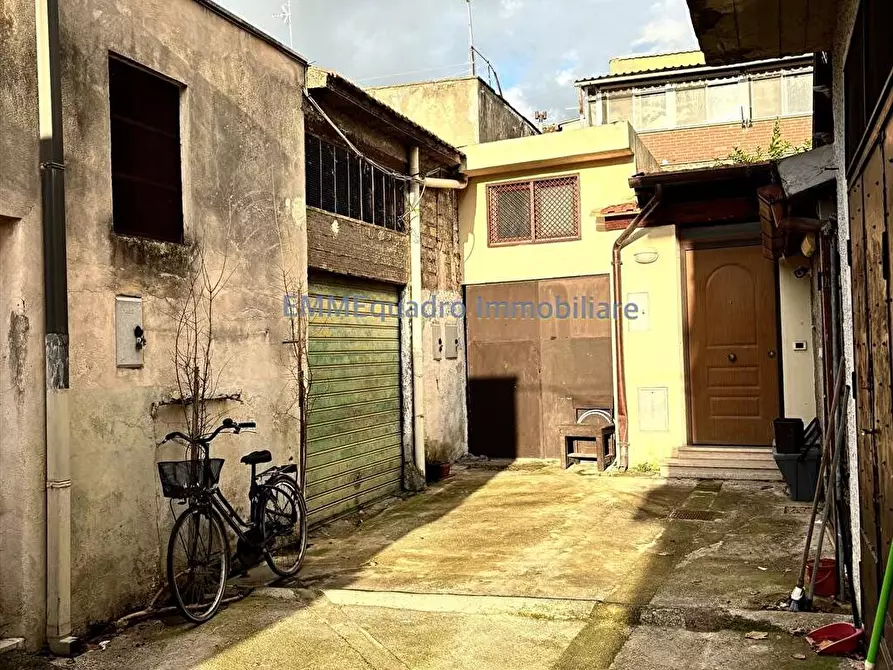 Immagine 2 di Magazzino in vendita  in via dei Volsci a Terracina