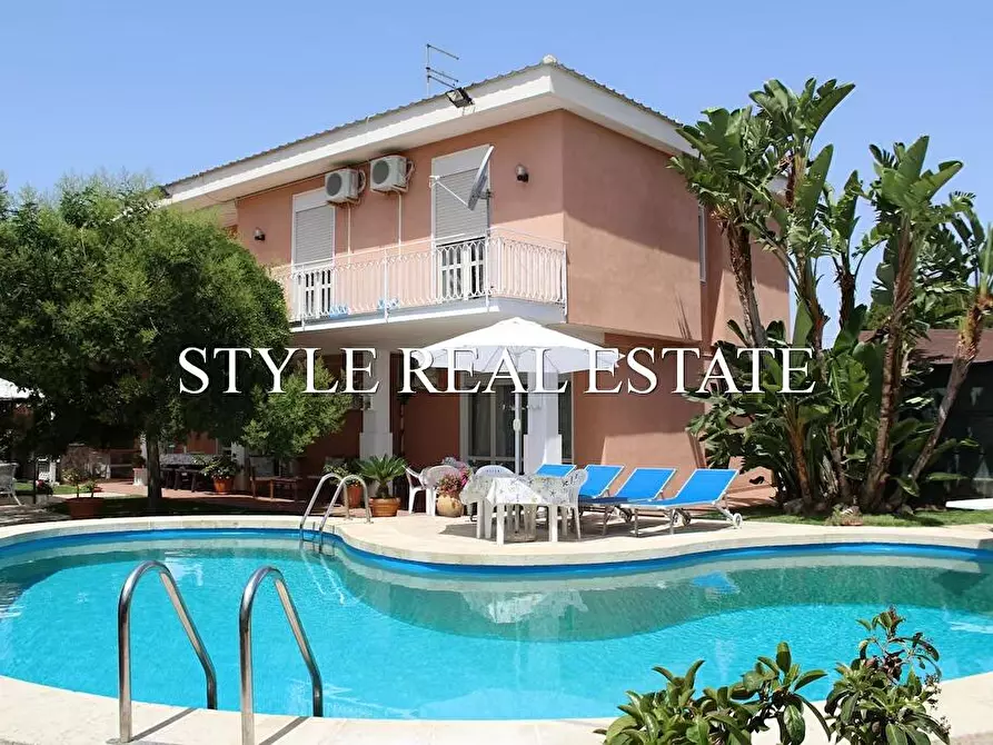 Immagine 1 di Villa in vendita  in via mar tirreno a Siracusa