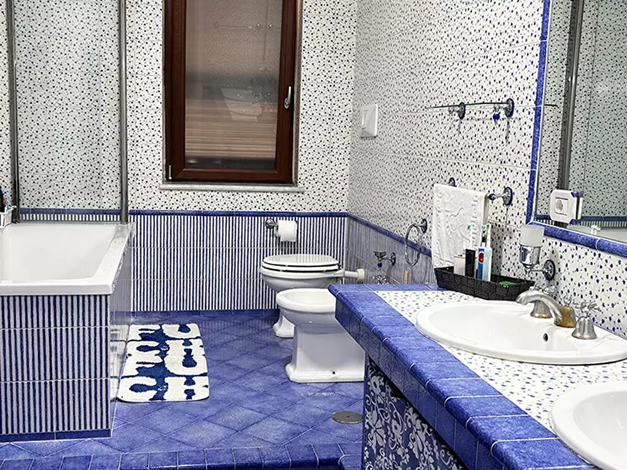 Immagine 36 di Villa in vendita  in Via Masseria Vecchia snc a Giugliano In Campania