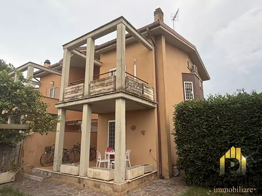 Immagine 6 di Villa in vendita  in VIA DELLA PINETA DI FREGENE 1 a Fiumicino