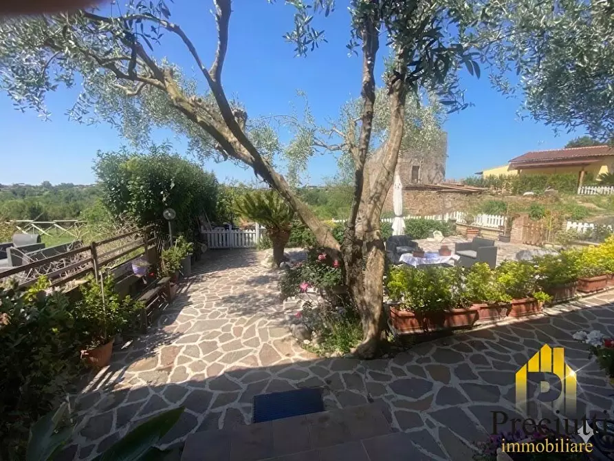 Immagine 9 di Villa in vendita  in VIA DEL CASALETTO 228 a Roma