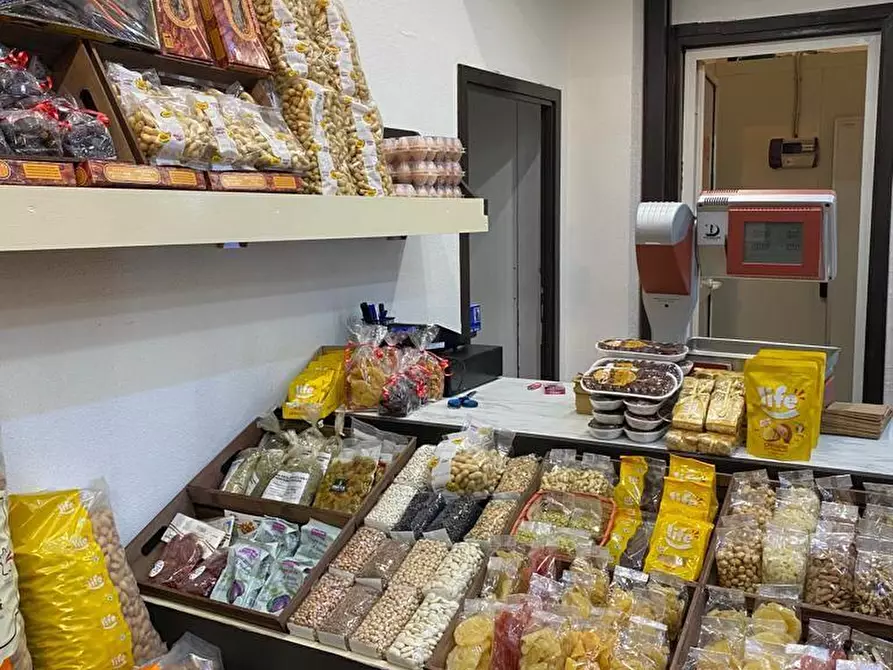 Immagine 4 di Attività commerciale in vendita  a Savona