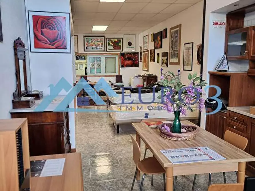 Immagine 4 di Locale commerciale in vendita  in via gentile da montefiore 17 a Montefiore Dell'aso