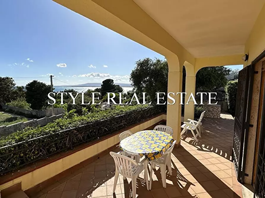 Immagine 1 di Villa in vendita  in Strada capo murro di porco a Siracusa