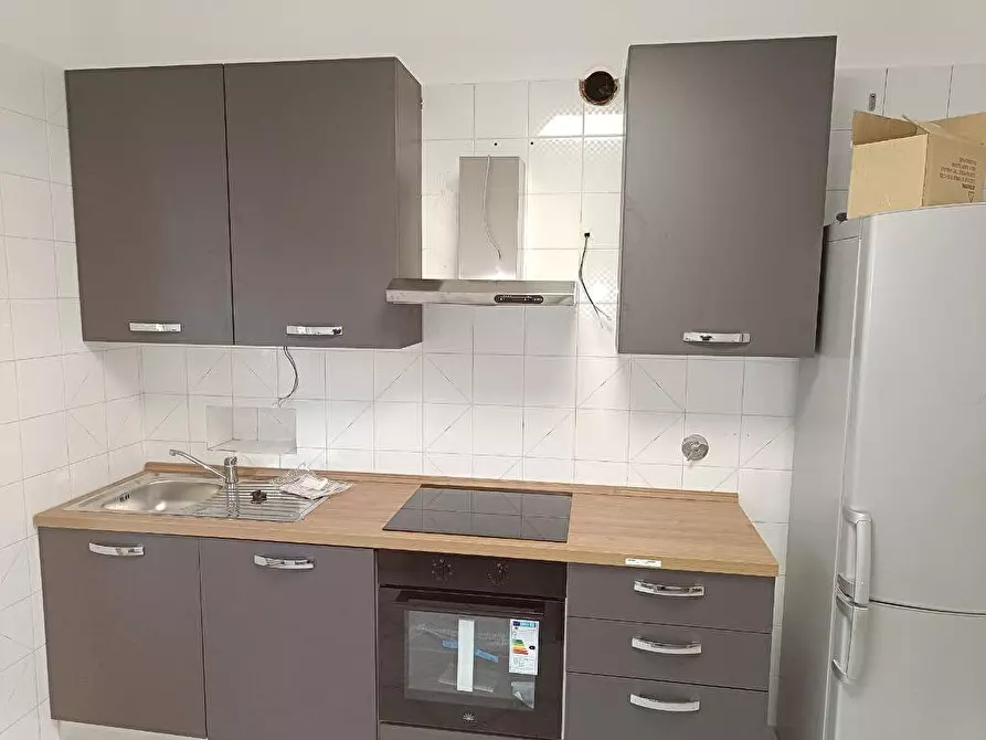 Immagine 5 di Camera condivisa in affitto  a Vercelli