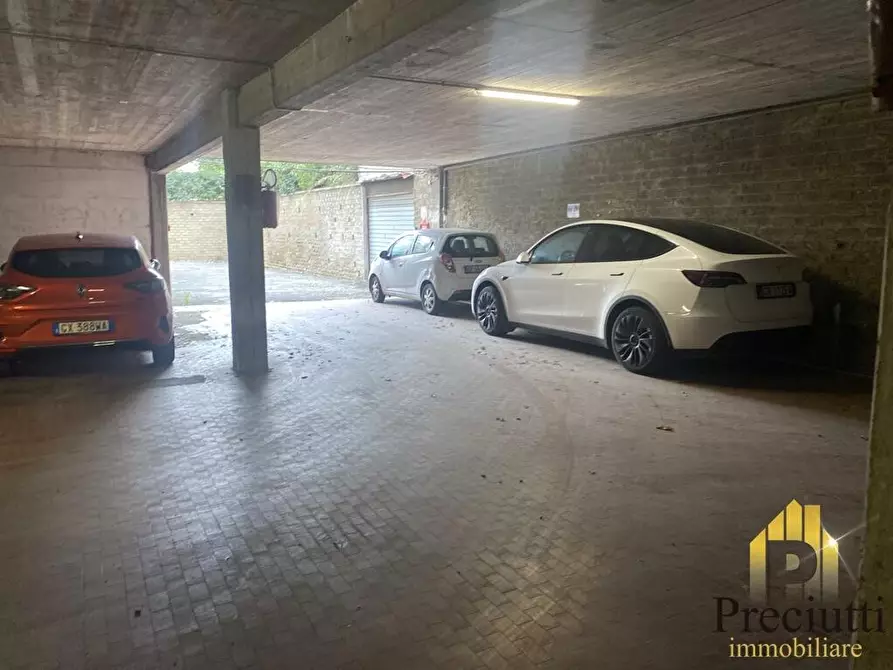 Immagine 11 di Box auto in vendita  in VIA BRAVETTA  256 a Roma