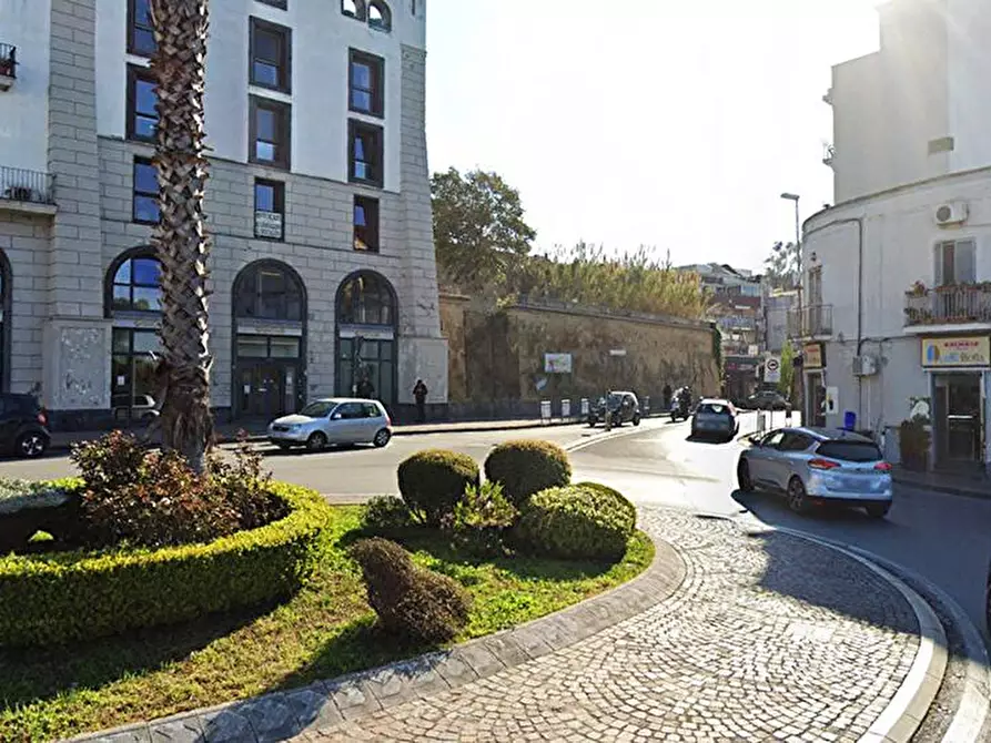 Immagine 11 di Locale commerciale in vendita  in Corso Nicola Terracciano 5 a Pozzuoli