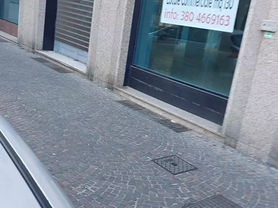 Immagine 5 di Attività commerciale in affitto  in Piazza Alfredo De Marsico  3 a Avellino