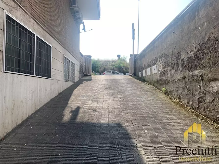 Immagine 7 di Box auto in vendita  in VIA DI BRAVETTA  346 a Roma