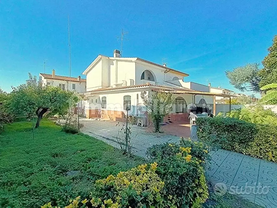 Immagine 1 di Villa in affitto  in Via del Parco 6 a Ardea