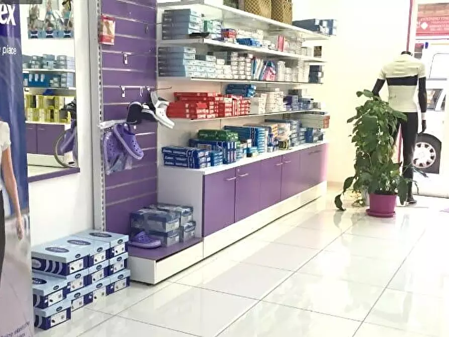 Immagine 8 di Locale commerciale in affitto  in via liborio giuffrè  16 a Palermo