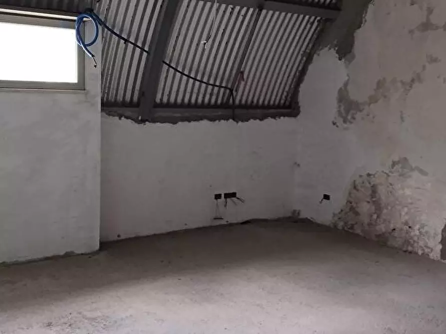 Immagine 2 di Locale commerciale in vendita  in Via Cicalesi 1 a Nocera Inferiore