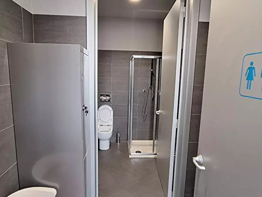 Immagine 9 di Locale commerciale in vendita  in via arò 66 a Asti