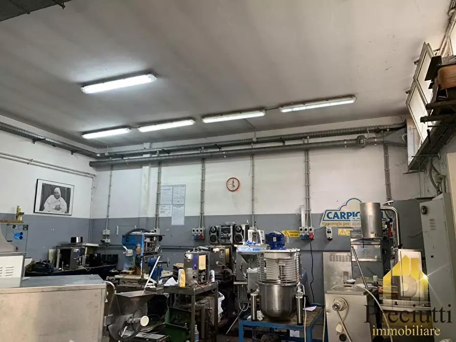 Immagine 2 di Negozio in affitto  in VIA ANTONIO SOGLIANO 74 a Roma