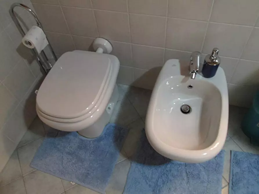 Immagine 24 di Appartamento in affitto  a Lambrugo