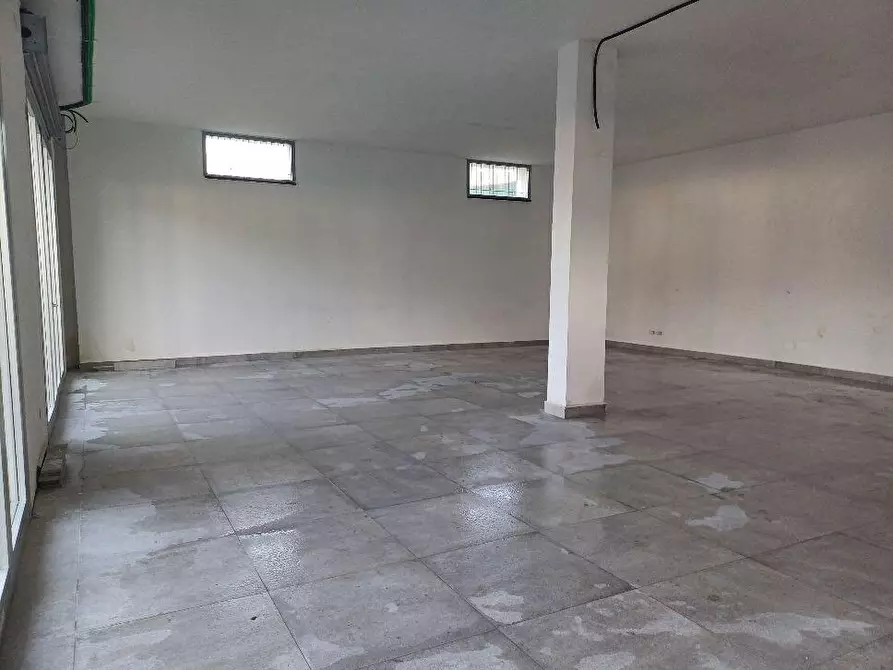 Immagine 7 di Locale commerciale in affitto  in via lucania 1 a Melito Di Napoli