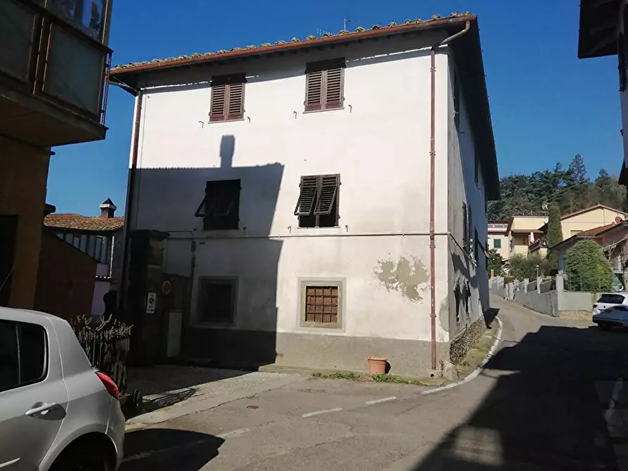 Immagine 2 di Casa colonica in vendita  a Reggello
