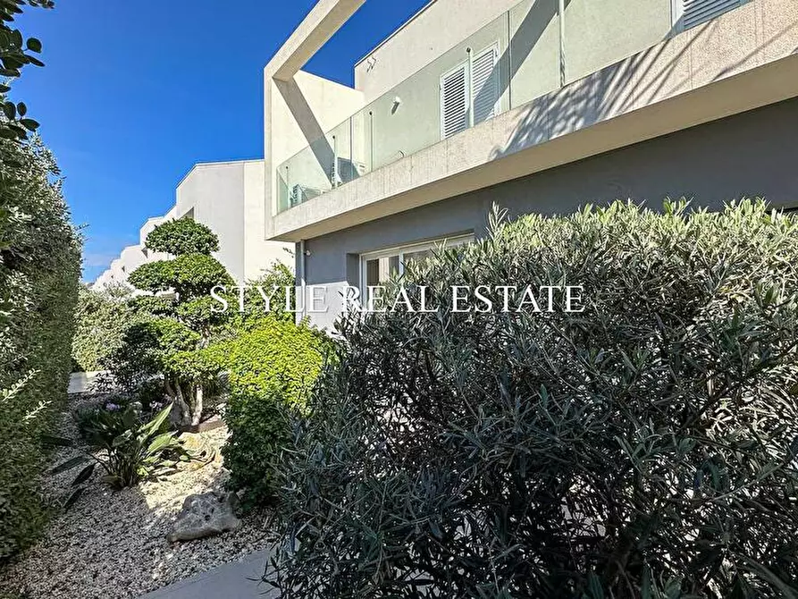 Immagine 2 di Villa in vendita  in Professore Lino Romano 25 a Siracusa