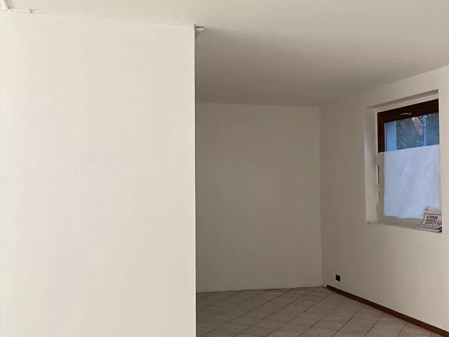 Immagine 2 di Locale commerciale in affitto  in Via Roma  16 a Telgate