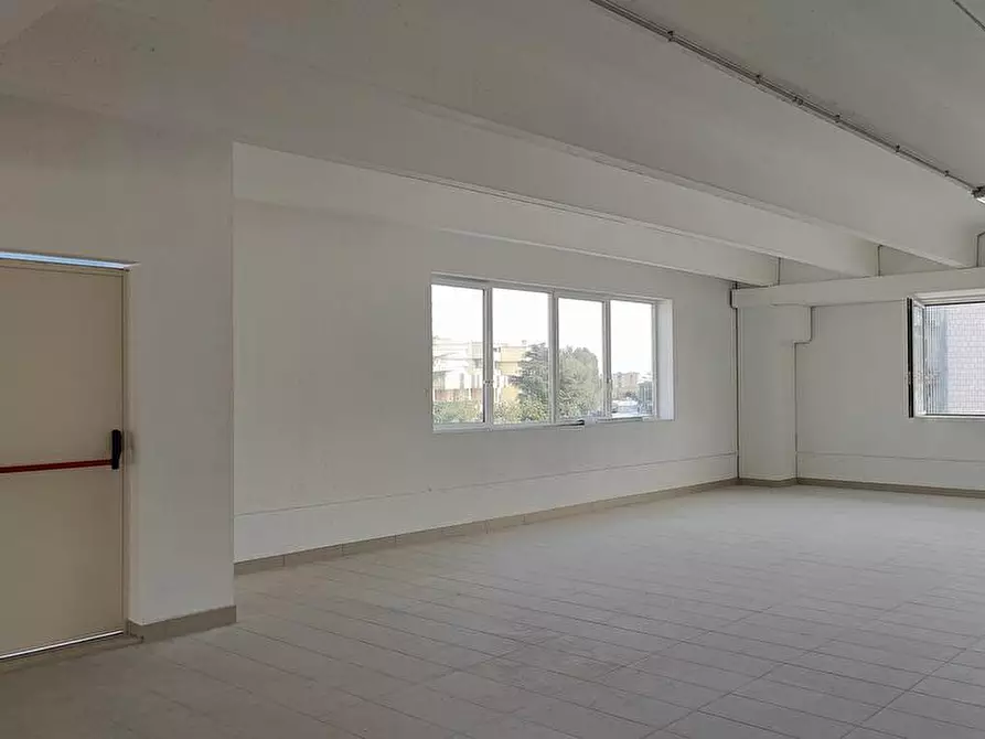 Immagine 8 di Ufficio in affitto  in Largo IV Novembre Snc a Bitritto