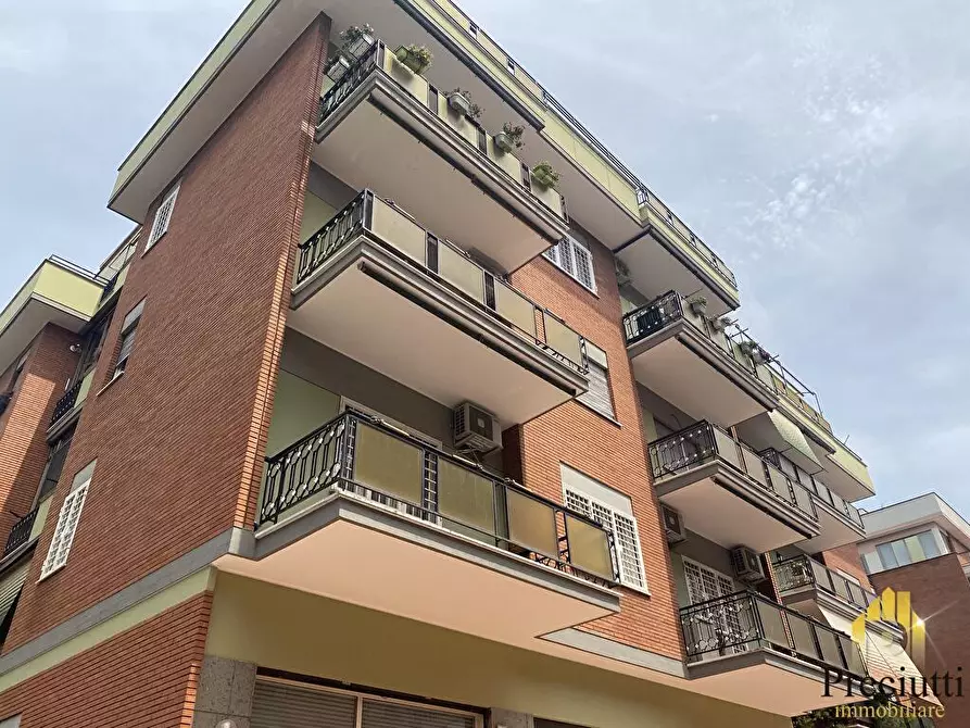 Immagine 9 di Negozio in vendita  in VIA FRANCESCO VETTORI 19 a Roma