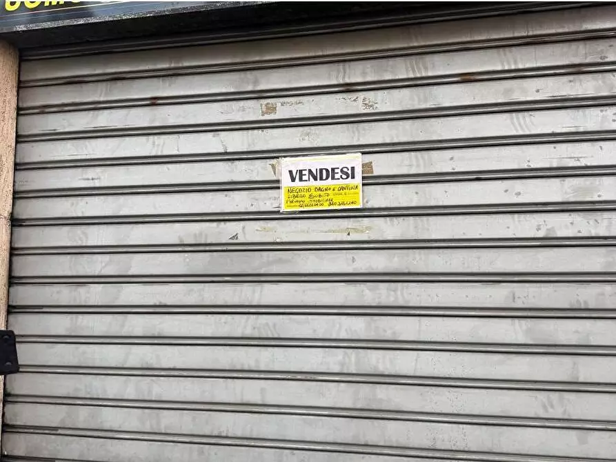 Immagine 12 di Negozio in vendita  in via Gian rinaldo Carli 39 a Milano