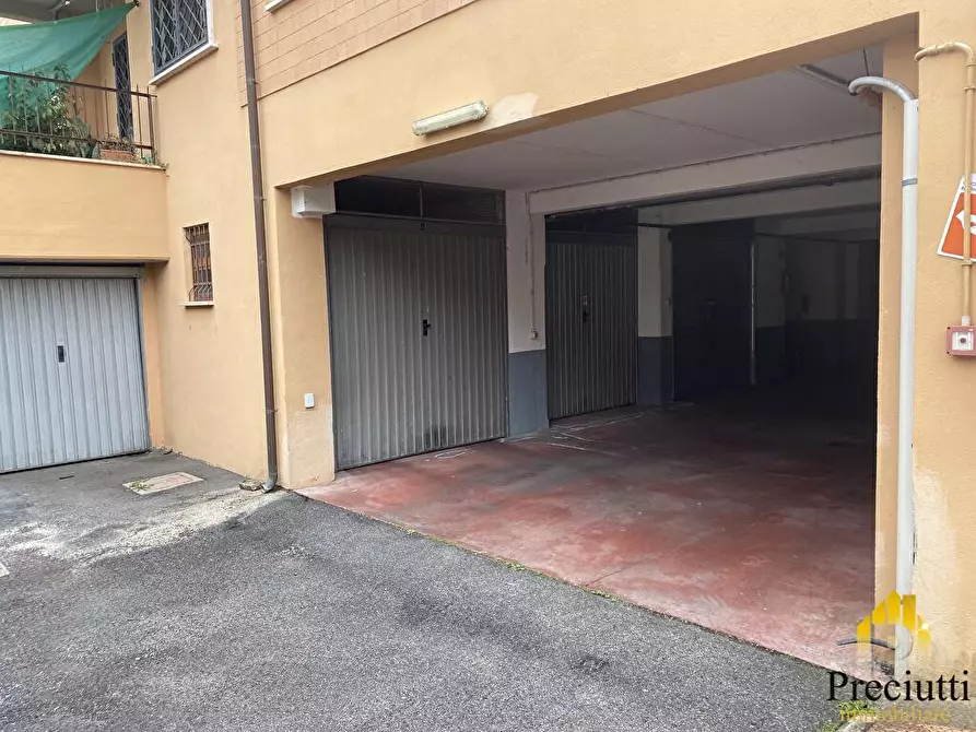 Immagine 2 di Box auto in vendita  in VIA DEL FONTANILE ARENATO 308 a Roma