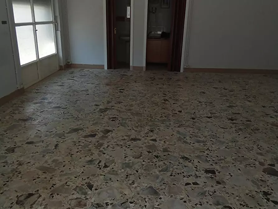 Immagine 3 di Attività commerciale in affitto  a Foggia