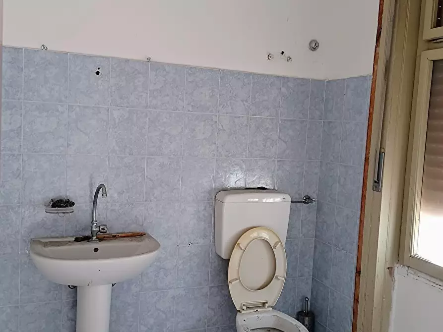 Immagine 4 di Negozio in affitto  in Via Centonze  45 a Messina