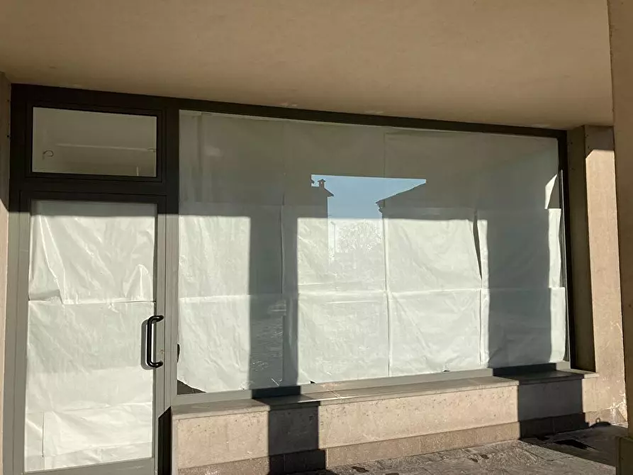 Immagine 3 di Locale commerciale in affitto  in Via Roma  16 a Telgate