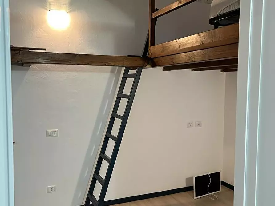 Immagine 5 di Appartamento in affitto  a Villasanta