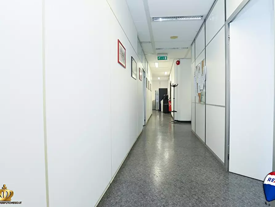 Immagine 4 di Ufficio in affitto  in via De Marini  1b a Genova