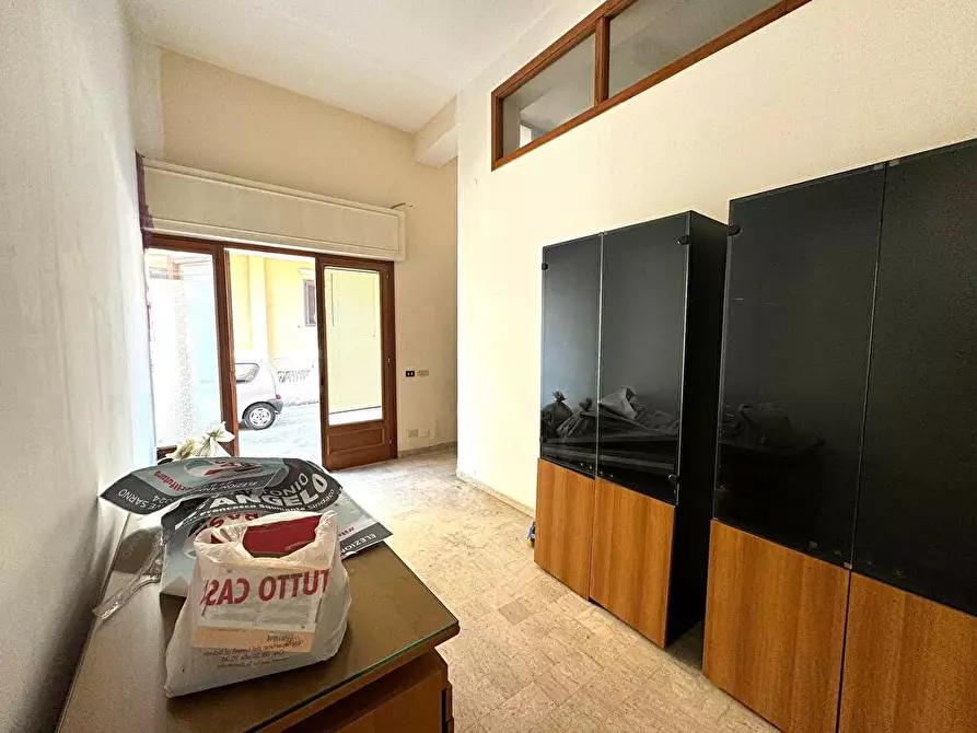 Immagine 3 di Locale commerciale in vendita  in Via Piazza Lago 1 a Sarno