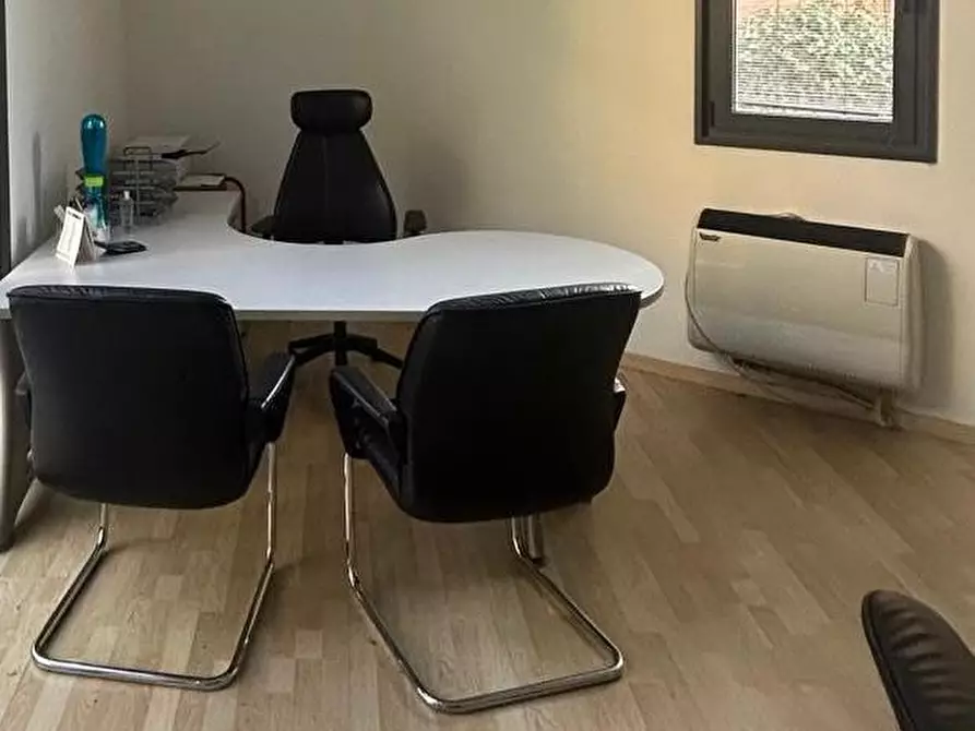 Immagine 2 di Attività commerciale in affitto  a Parma