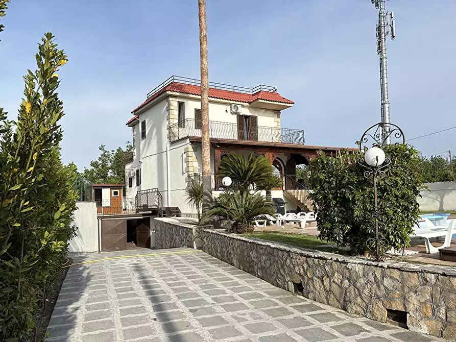 Immagine 7 di Villa in vendita  in Via Masseria Vecchia snc a Giugliano In Campania