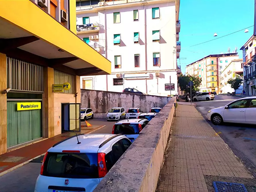 Immagine 2 di Locale commerciale in affitto  in Via Vittorio Veneto 55 a Cosenza