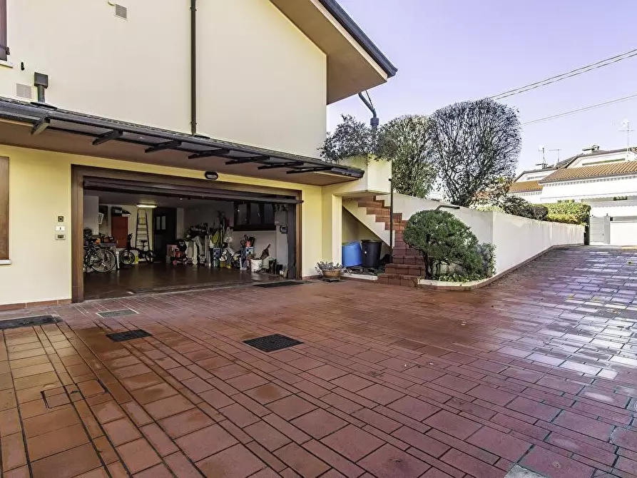 Immagine 27 di Villa in vendita  in Via dei Cavalieri 10 a Torri Di Quartesolo