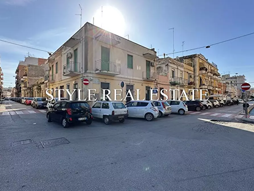 Immagine 13 di Locale commerciale in vendita  in Via Ierone l'Etneo 86 a Siracusa