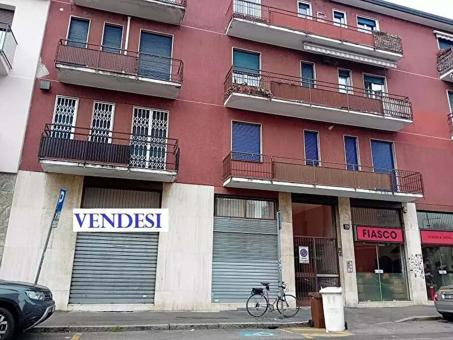 Immagine 2 di Negozio in vendita  in via Gian rinaldo Carli 39 a Milano