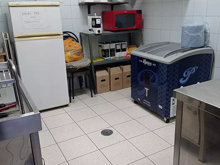 Immagine 3 di Attività commerciale in vendita  in Via cordanieri  4r a Genova