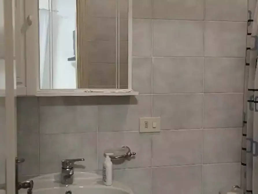 Immagine 5 di Camera in affitto  in Via romana 720 a Lucca