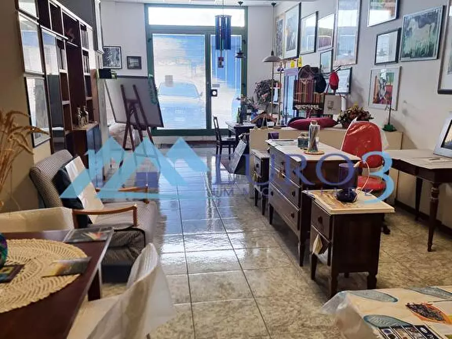 Immagine 6 di Locale commerciale in vendita  in via gentile da montefiore 17 a Montefiore Dell'aso