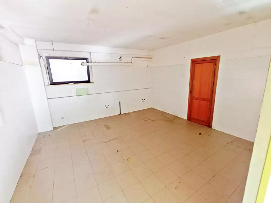 Immagine 8 di Locale commerciale in affitto  in Via Savoia 42 a Sassari